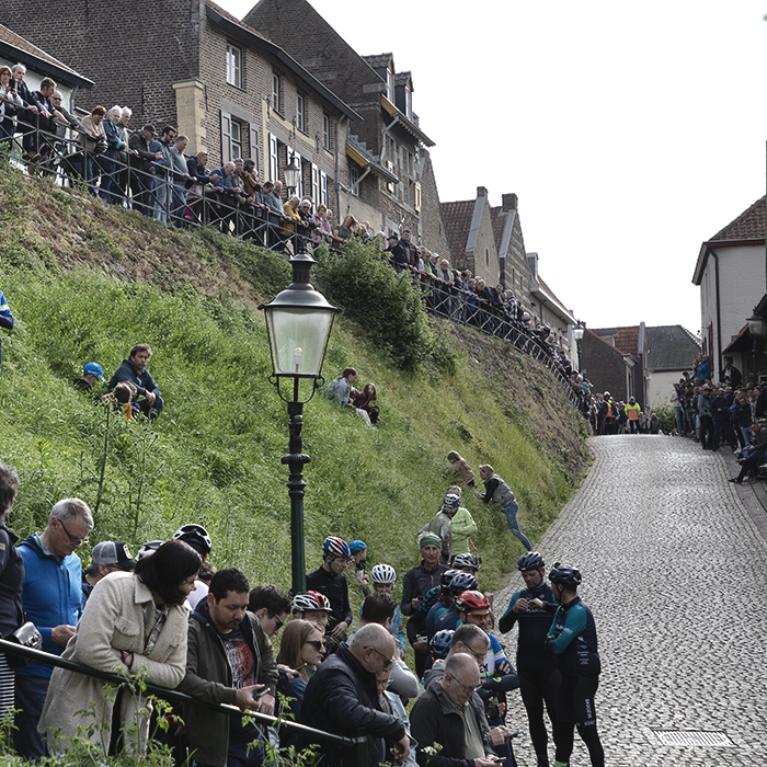 Amstel Gold Race 2024 - Crowds of spectators line the Massberg before the Amstel Gold race arrives. 