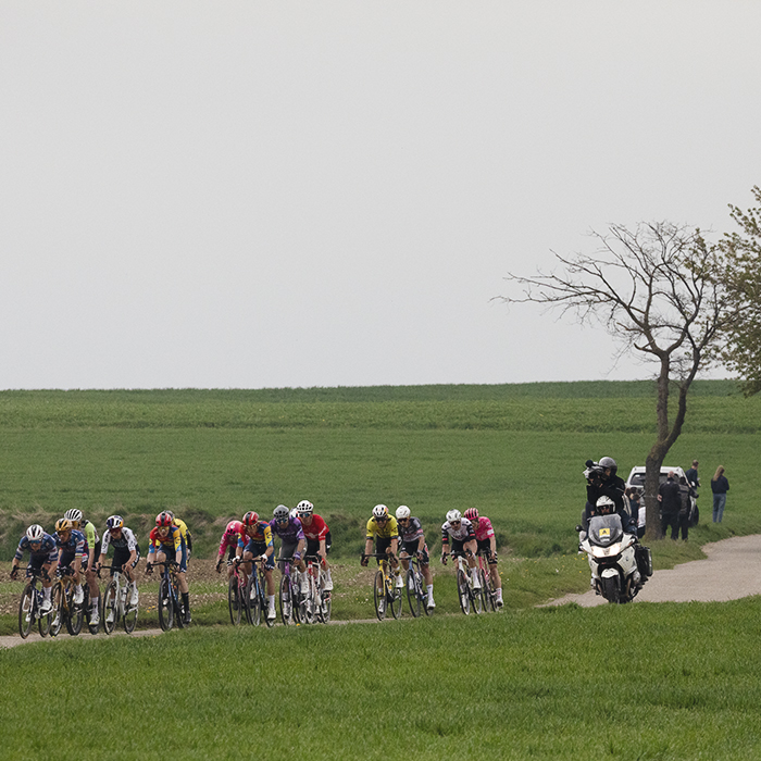 Amstel Gold Race 2025 - An elite group of riders pursues Tadej Pogačar down Schaapsdries