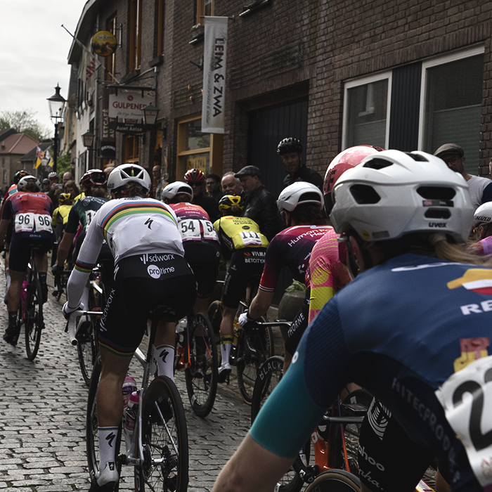 Amstel Gold Race Ladies Edition 2024 - Riders watched on by fans race up the cobbled street of Elsloo