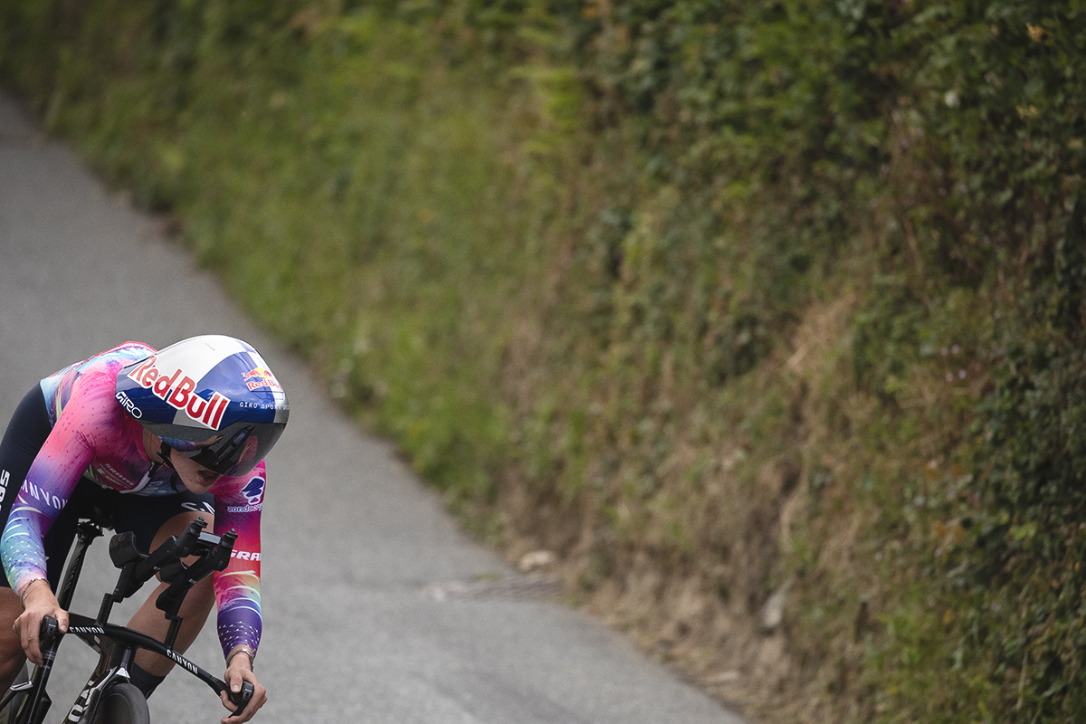 British National Road Championships 2025 - Time Trial - Elite Women - Zoe Bäckstedt tackles a technical descent in the Welsh lanes