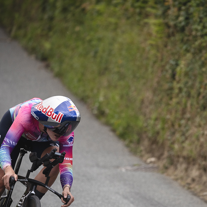 British National Road Championships 2025 - Time Trial - Elite Women - Zoe Bäckstedt tackles a technical descent in the Welsh lanes