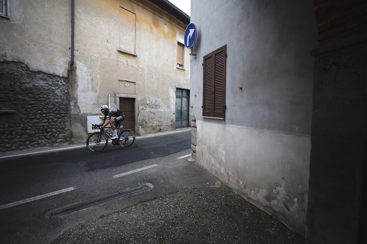 Coppa Bernocchi 2024 - Fausto Masnada rides past traditional Italian buildings