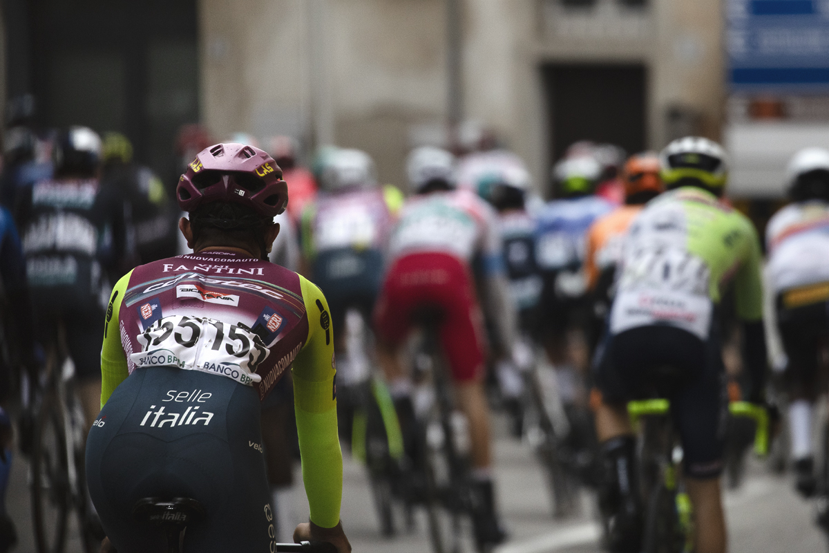 Coppa Bernocchi 2024 - Marco Murgano brings up the rear of the peloton
