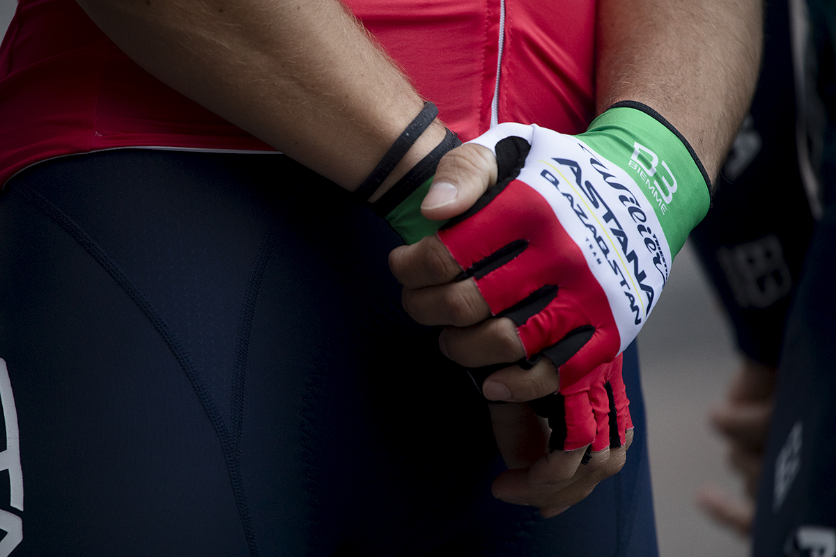 Coppa Bernocchi 2024 - A close up of Alberto Bettiol’s tricolour gloves