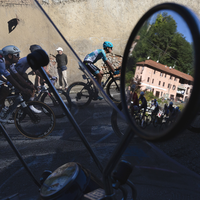 Coppa Bernocchi 2025 - Riders are reflected in the wing mirror of a scooter in Castiglione Olona