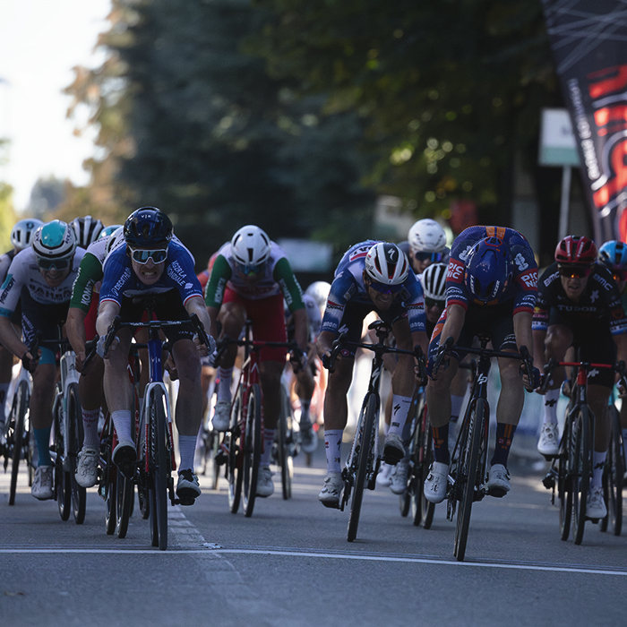 Coppa Bernocchi 2025 - Riders lunge for the line in Legnano