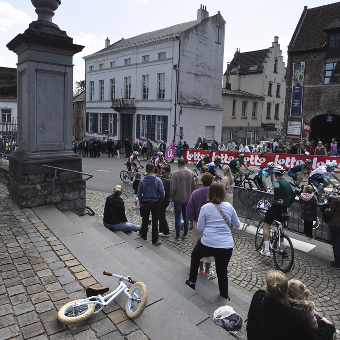 De Brabantse Pijl 2024 - A child’s bike is discarded on Justus Lipsiusplein as the race passes by
