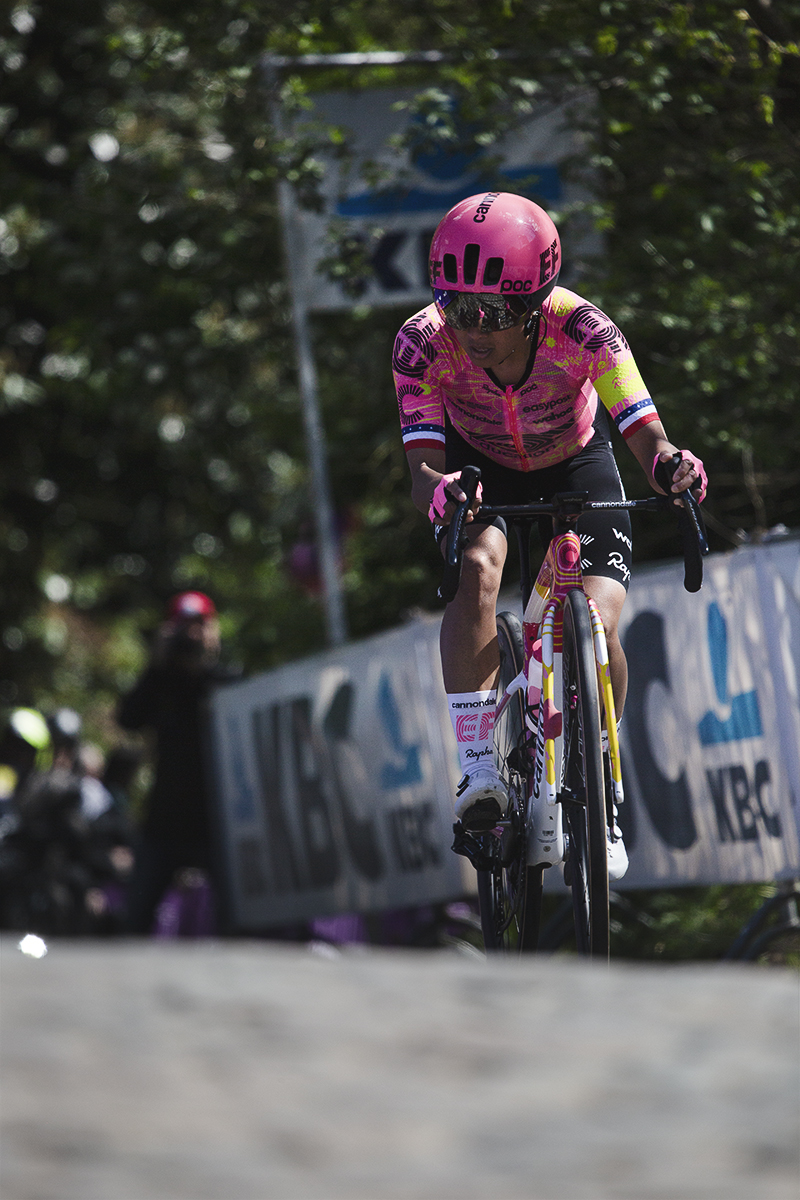 De Brabantse Pijl Vrouwen 2024 - Coryn Labecki crests the Moskestraat