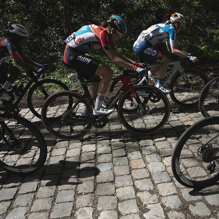 De Brabantse Pijl Vrouwen 2024 - Maureen Arens of Lotto Dstny Ladies seen from the side on the Moskestraaat