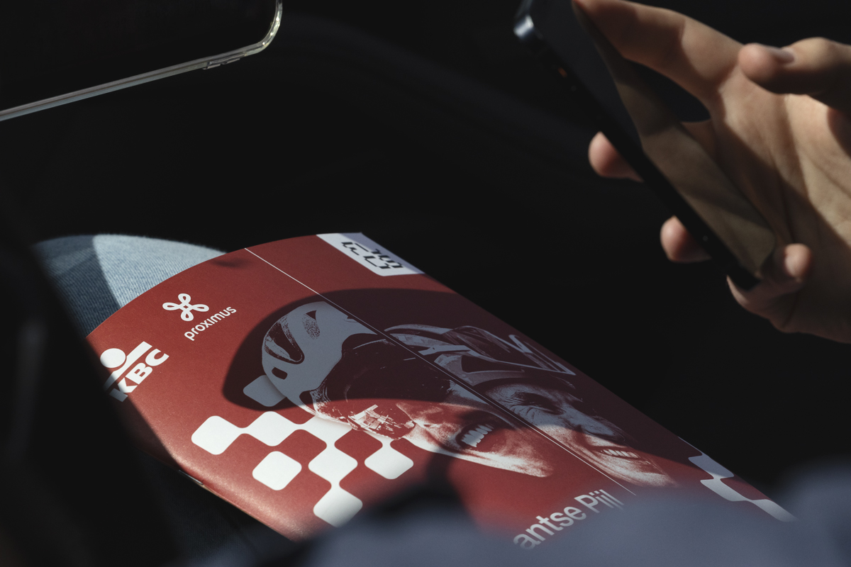De Brabantse Pijl Vrouwen 2025 - A copy of the race manual in one of the official cars