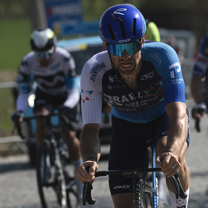Dwars Door Vlaanderen 2025 - Tom Van Asbroeck of Israel - Premier Tech with effort showing on his face on the Eikenberg cobbles