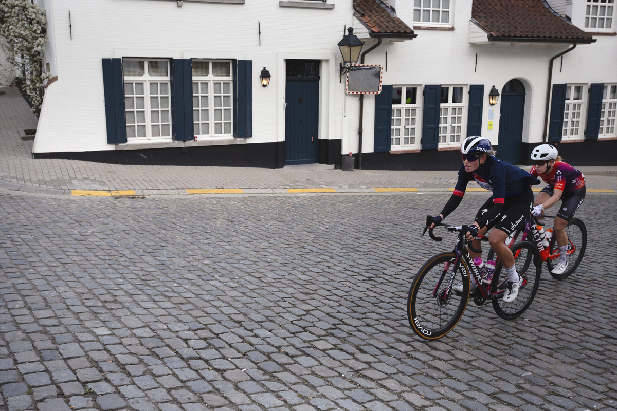 Dwars Door Vlaanderen Vrouwen 2024 - Demi Vollering & Daria Pikulik seen in Nokere with a white washed building behind them