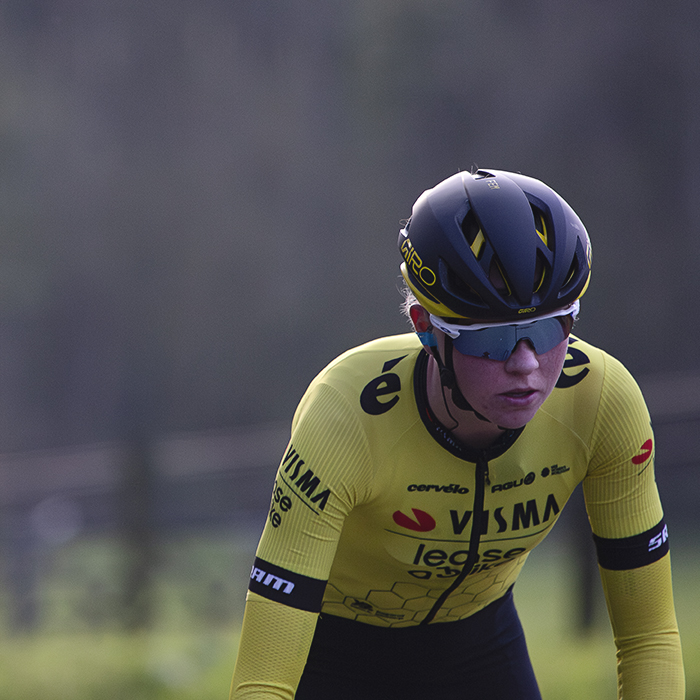 Dwars Door Vlaanderen Vrouwen 2024 - A close up of Fem van Empel during the race
