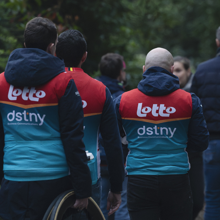 E3 Saxo Classic 2024 - Lotto Dstny soigneurs with spare wheels