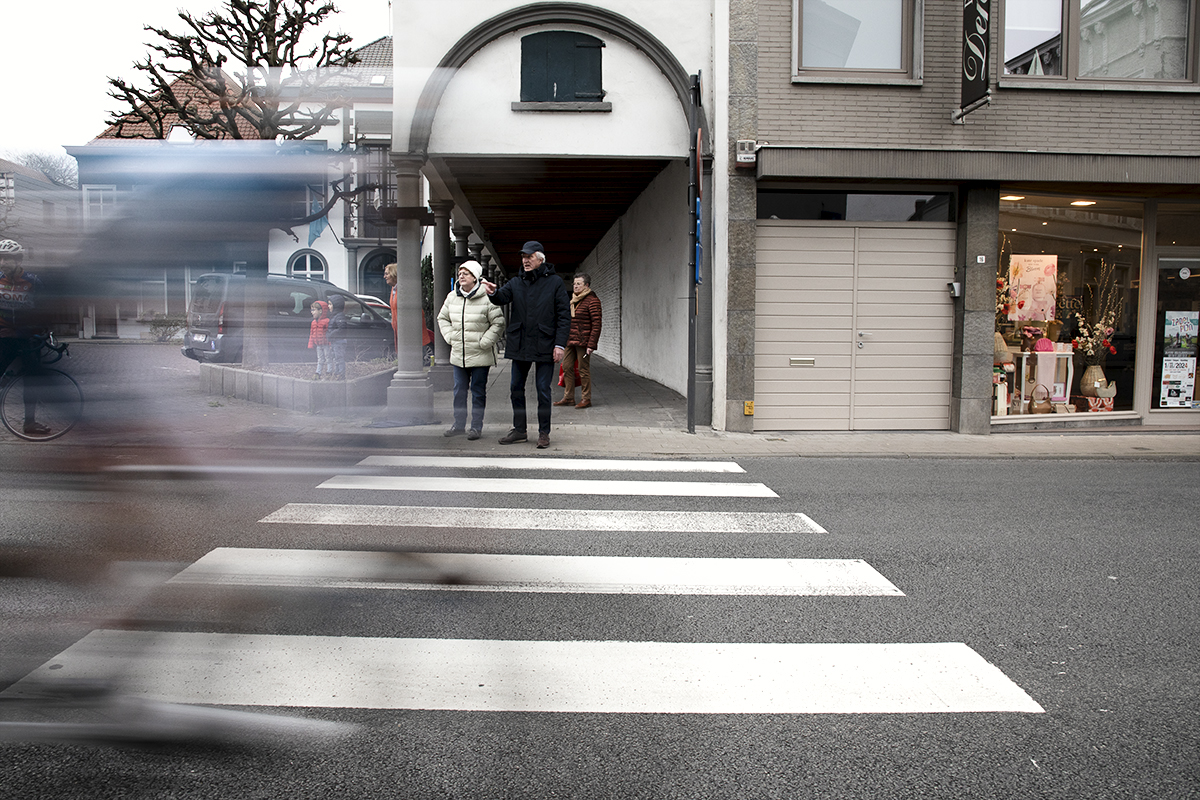 E3 Saxo Classic 2024 - An elderly couple watch as a rider speeds past