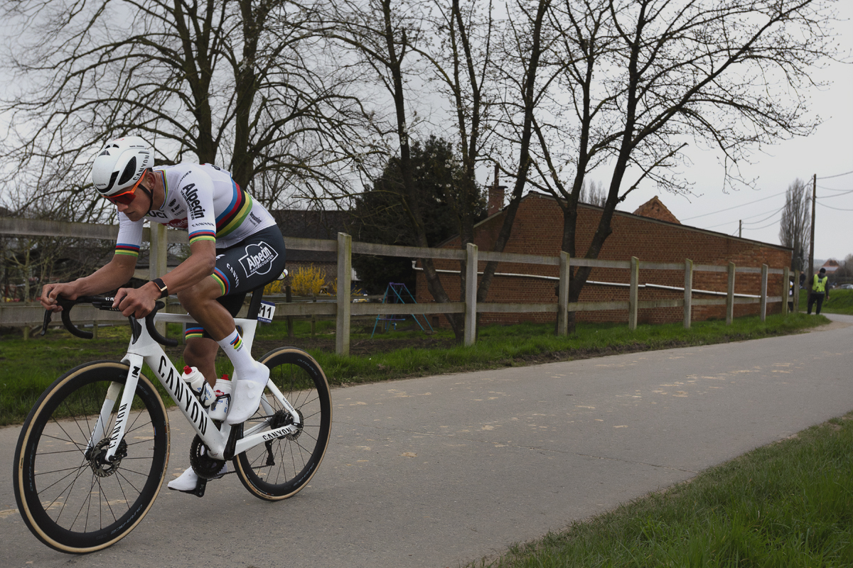 E3 Saxo Classic 2024 - A lone Mathieu van der Poel makes his mark on the race