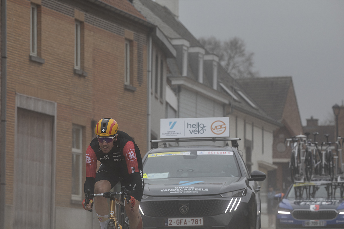 E3 Saxo Classic 2025 - Erik Nordsæter Resell, with blood on his leg as he tries to make his way back to the group