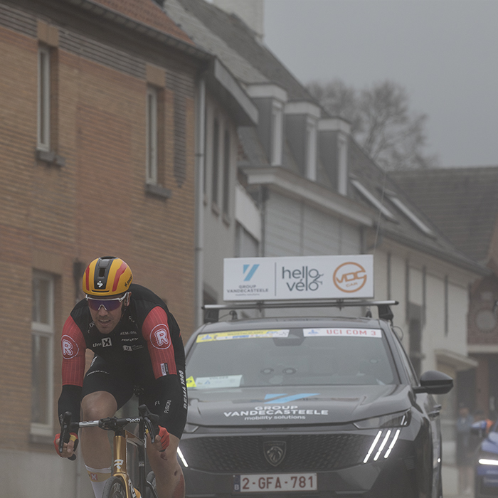 E3 Saxo Classic 2025 - Erik Nordsæter Resell, with blood on his leg as he tries to make his way back to the group