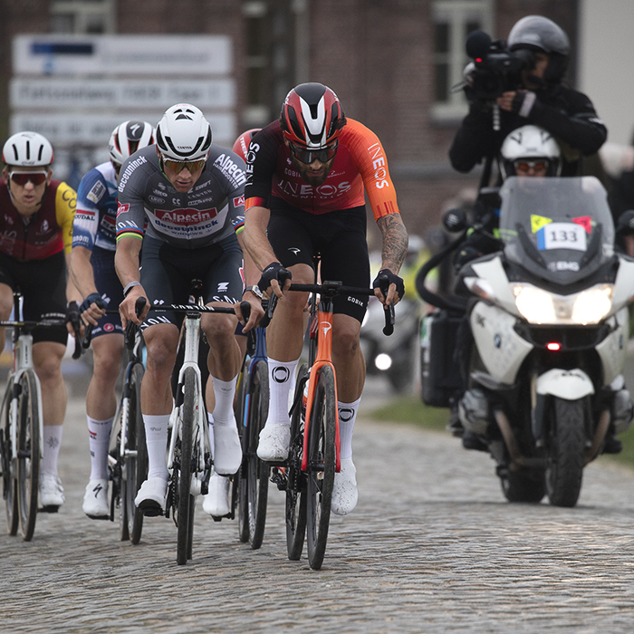 E3 Saxo Classic 2025 - An elite group of riders take on the cobbles on Stationberg