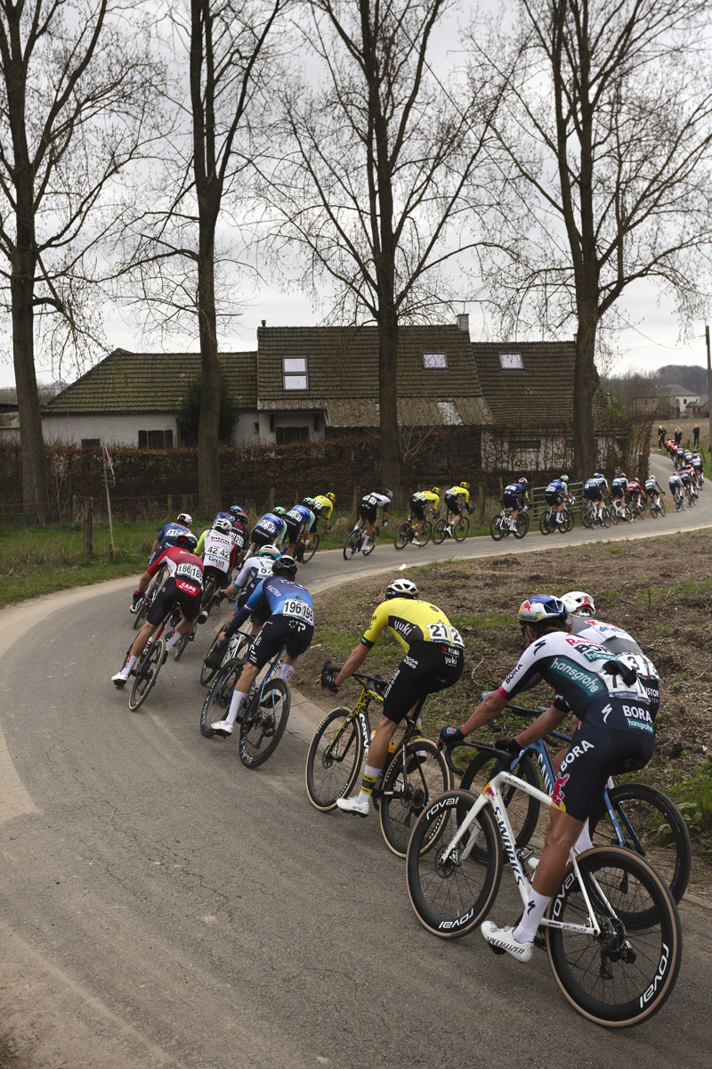 E3 Saxo Classic 2025 - Riders snake along the road at Terpoort