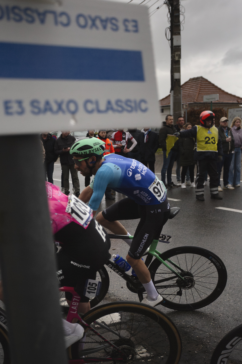 E3 Saxo Classic 2025 - Aurélien Paret-Peintre rounds a corner framed by an E3 saxo Classic way marker