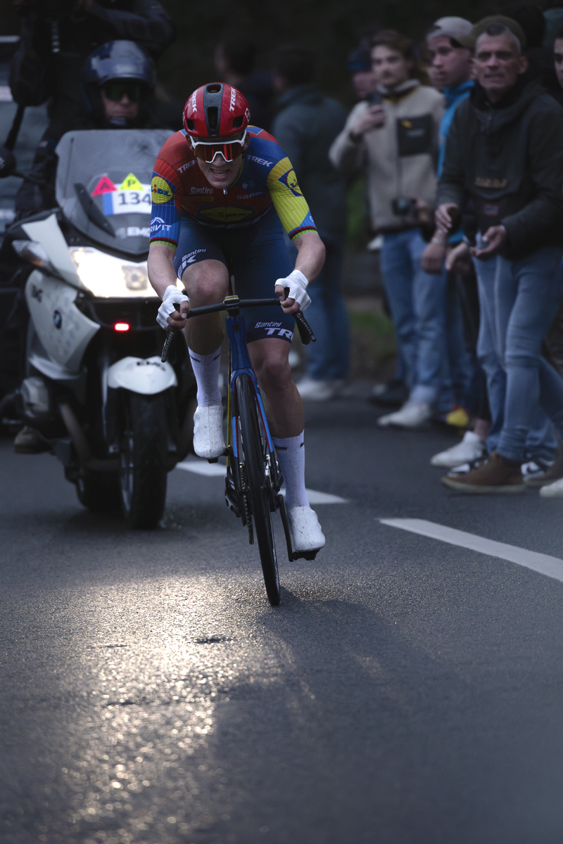 E3 Saxo Classic 2025 - Mads Pedersen determinedly pushes to the summit of the climb