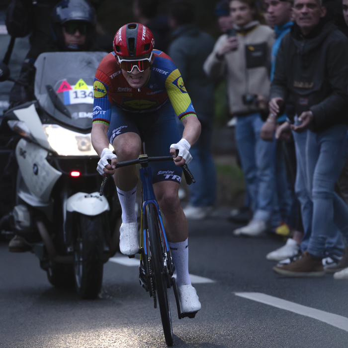 E3 Saxo Classic 2025 - Mads Pedersen determinedly pushes to the summit of the climb