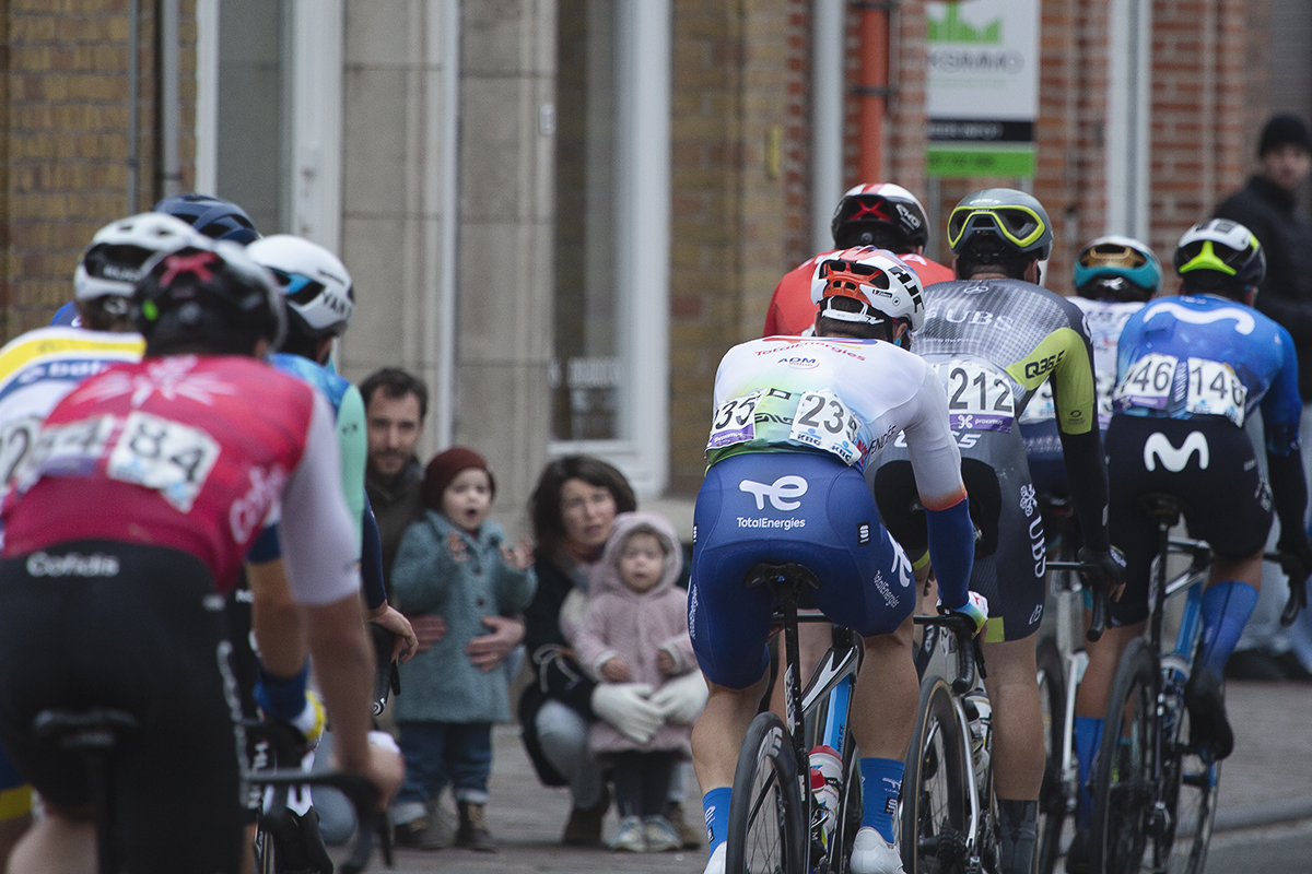 Gent Wevelgem 2024 - A young family watch the riders pass through Ieper / Ypres