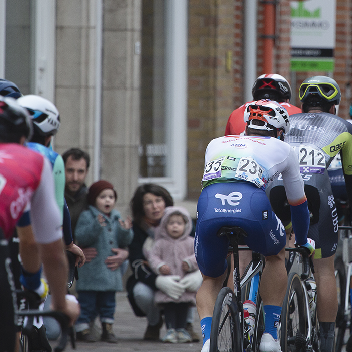 Gent Wevelgem 2024 - A young family watch the riders pass through Ieper / Ypres