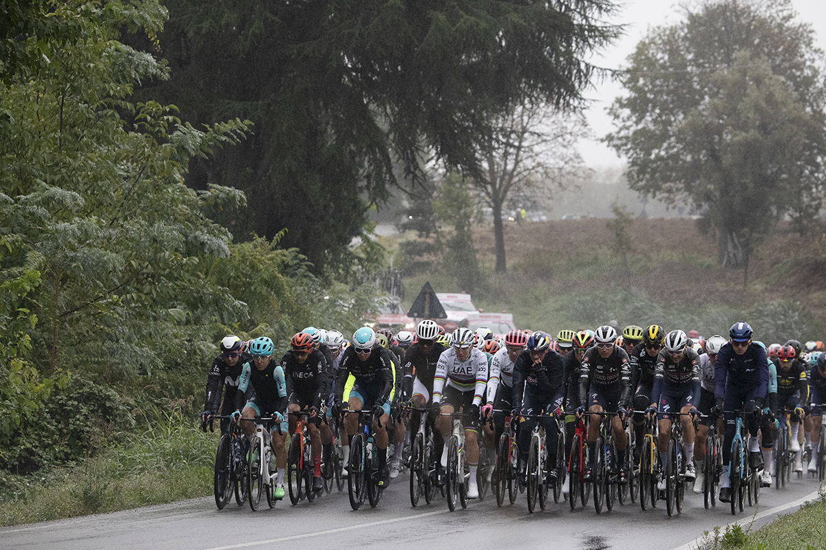 Giro dell’Emilia 2024 - The peloton in Castelvetro