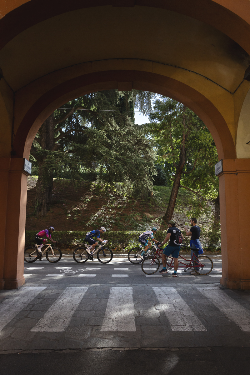 Giro dell’Emilia 2025 - Fans on a tandem watch the race from an archway in Bologna