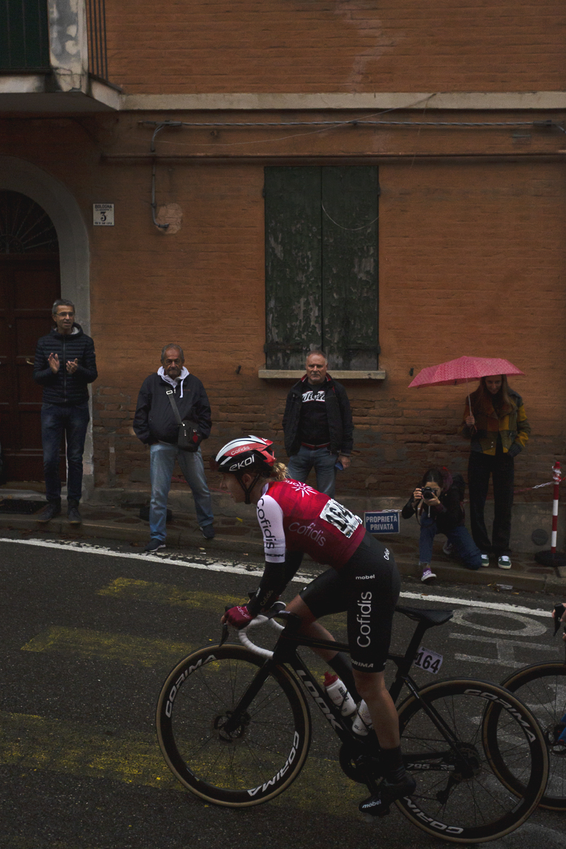 Giro dell'Emilia Internazionale Donne Elite 2024 - Hannah Ludwig of Cofidis Women Team passes fans holding umbrellas on the climb