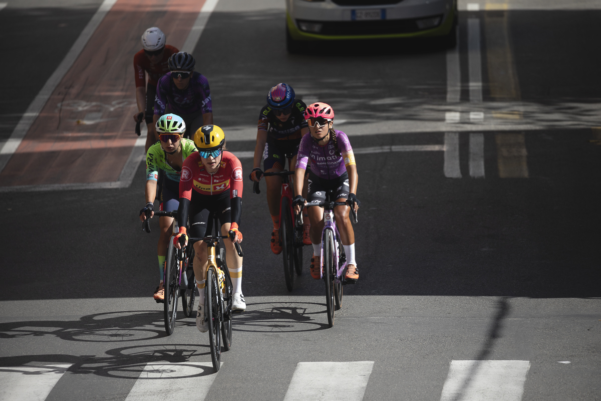 Giro dell'Emilia Internazionale Donne Elite 2025 - A group of riders on the roads of Bologna