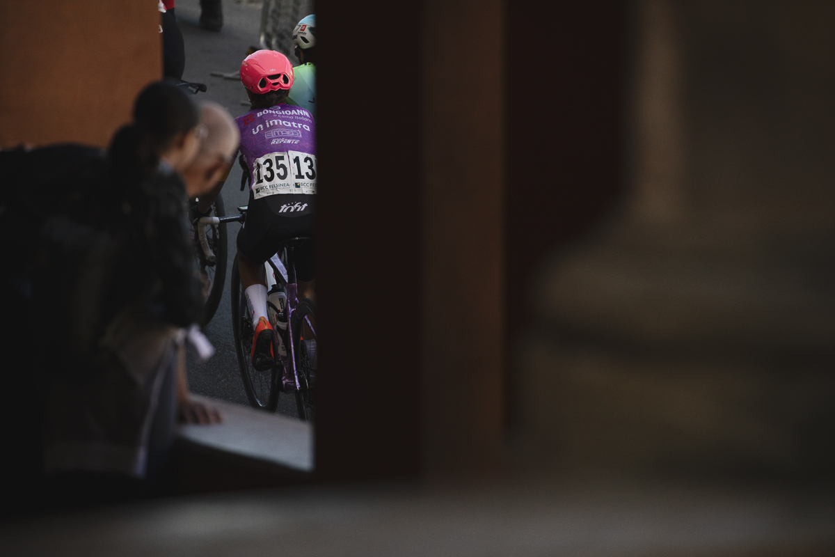 Giro dell'Emilia Internazionale Donne Elite 2025 - Fans peer round the arches of the portico to watch Silvia Milesi take on the climb