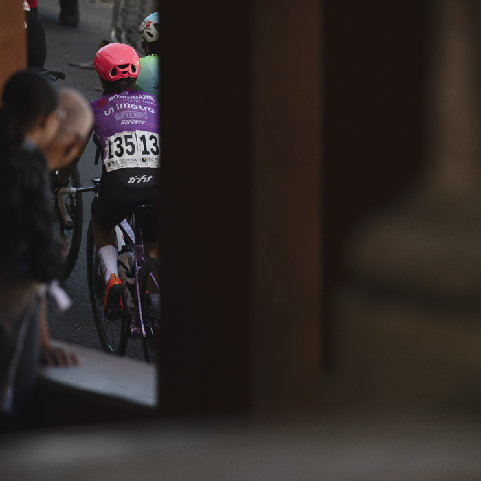 Giro dell'Emilia Internazionale Donne Elite 2025 - Fans peer round the arches of the portico to watch Silvia Milesi take on the climb