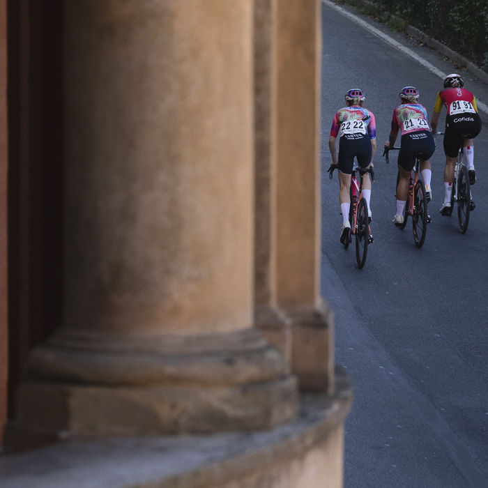 Giro dell'Emilia Internazionale Donne Elite 2025 - Riders on the Via di San Luca are framed by the portico
