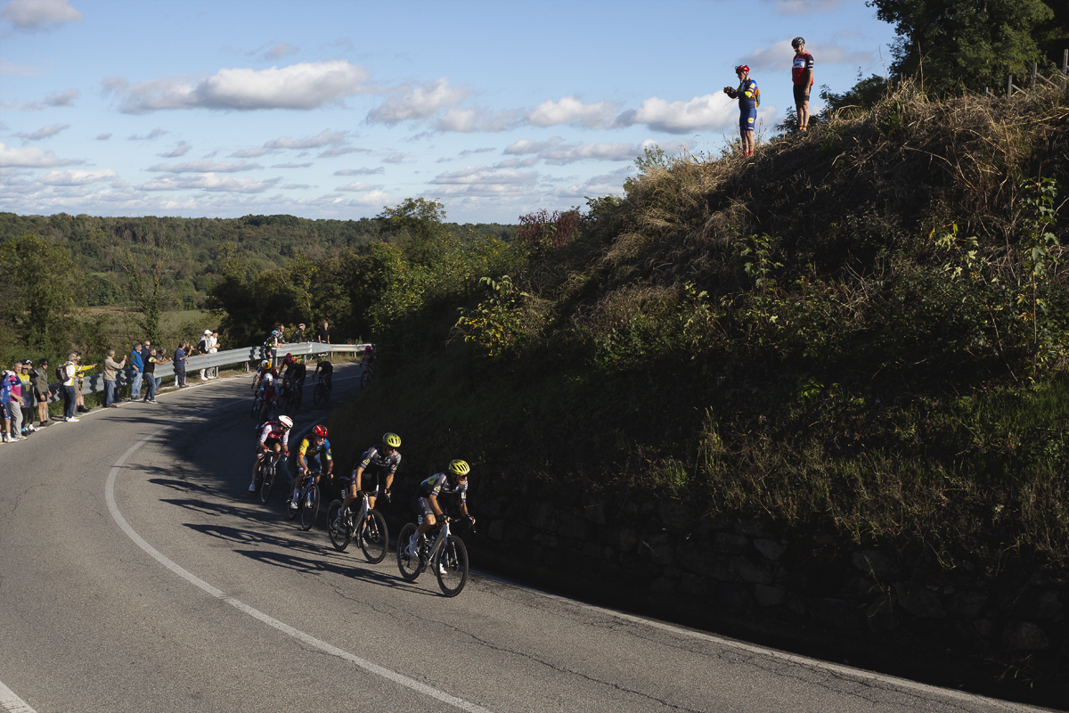 Gran Piemonte 2024 - Spectators claim a bird’s eye view of the race in Maggiora