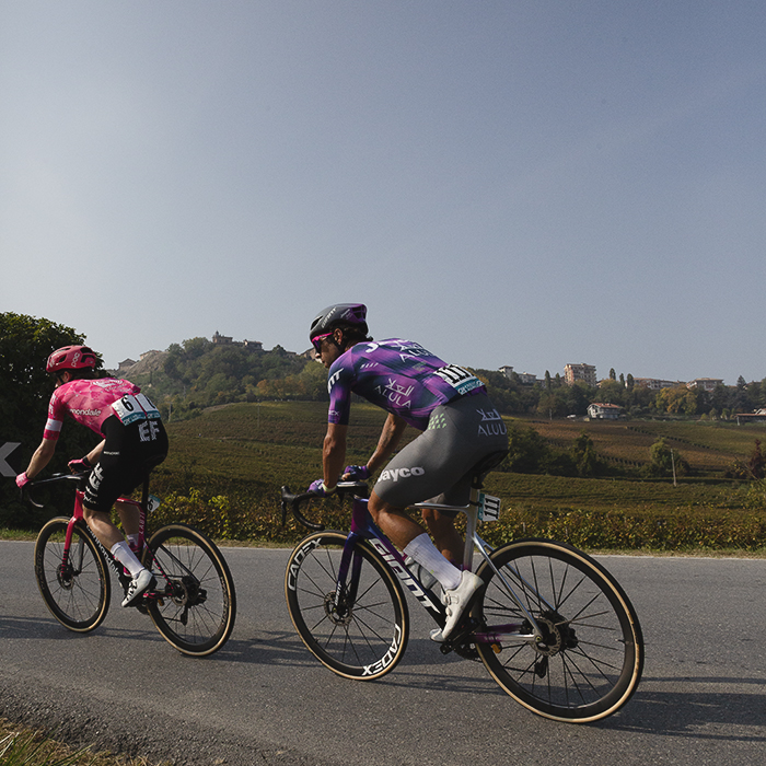Gran Piemonte 2025 - Michael Matthews and Georg Steinhauser round a corner near La Morra