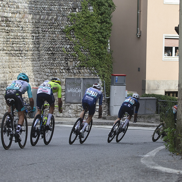 Il Lombardia 2024 - Riders from behind as they descend on their way out of Almenno San Salvatore 