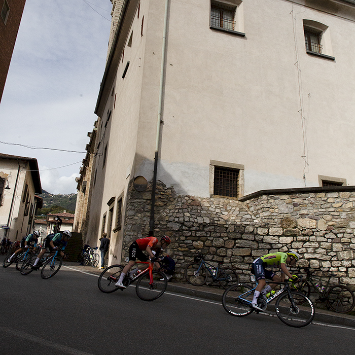 Il Lombardia 2024 - Riders take the corner as they pass the Chiesa Parrocchiale di San Salvatore Nuovo