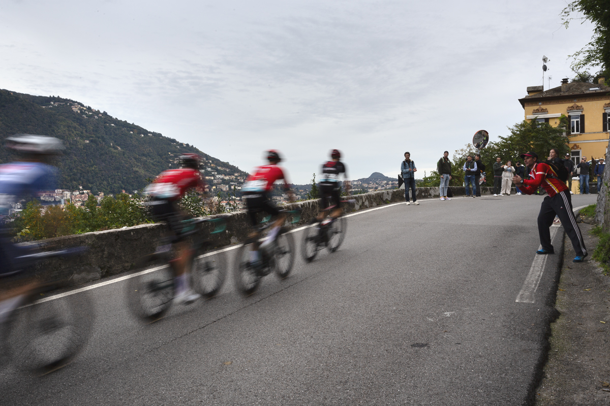 Il Lombardia 2024 - Riders are encouraged by a fan in Como