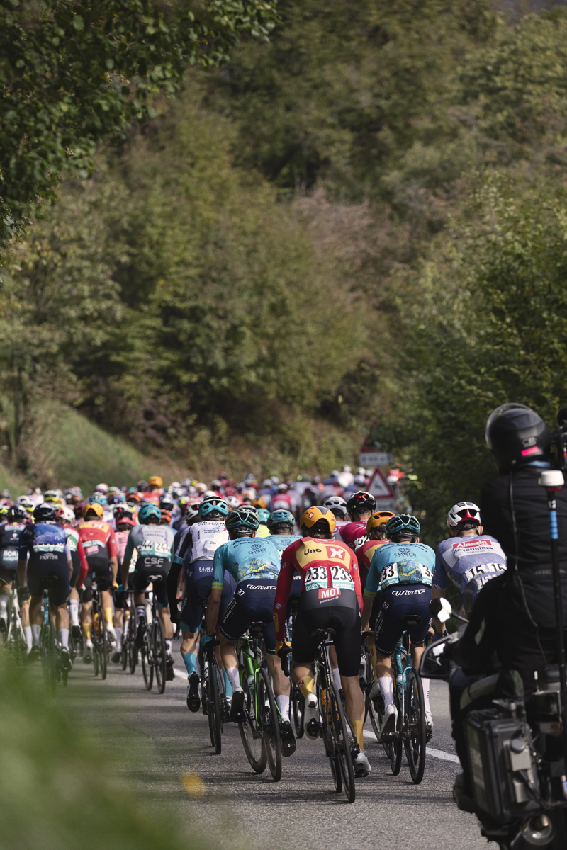 Il Lombardia 2024 - The peloton from behind as it climbs outside Dosso
