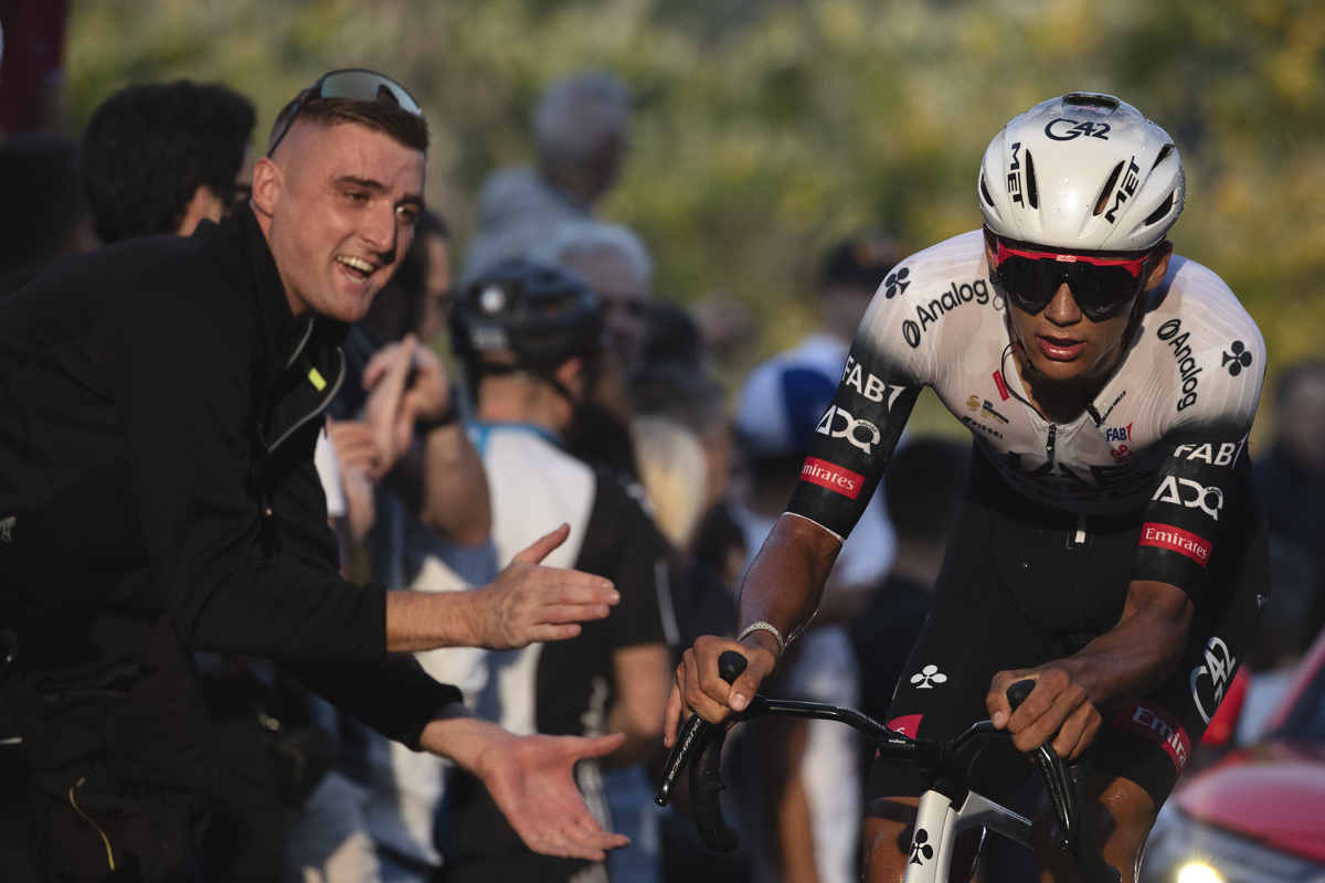 Il Lombardia 2025 - Isaac del Toro lie by late afternoon sun is applauded for his efforts by fans at the roadside