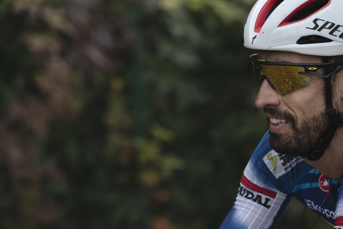 Il Lombardia 2025 - Mattia Cattaneo with the cobbled road reflected in his glasses as he climbs