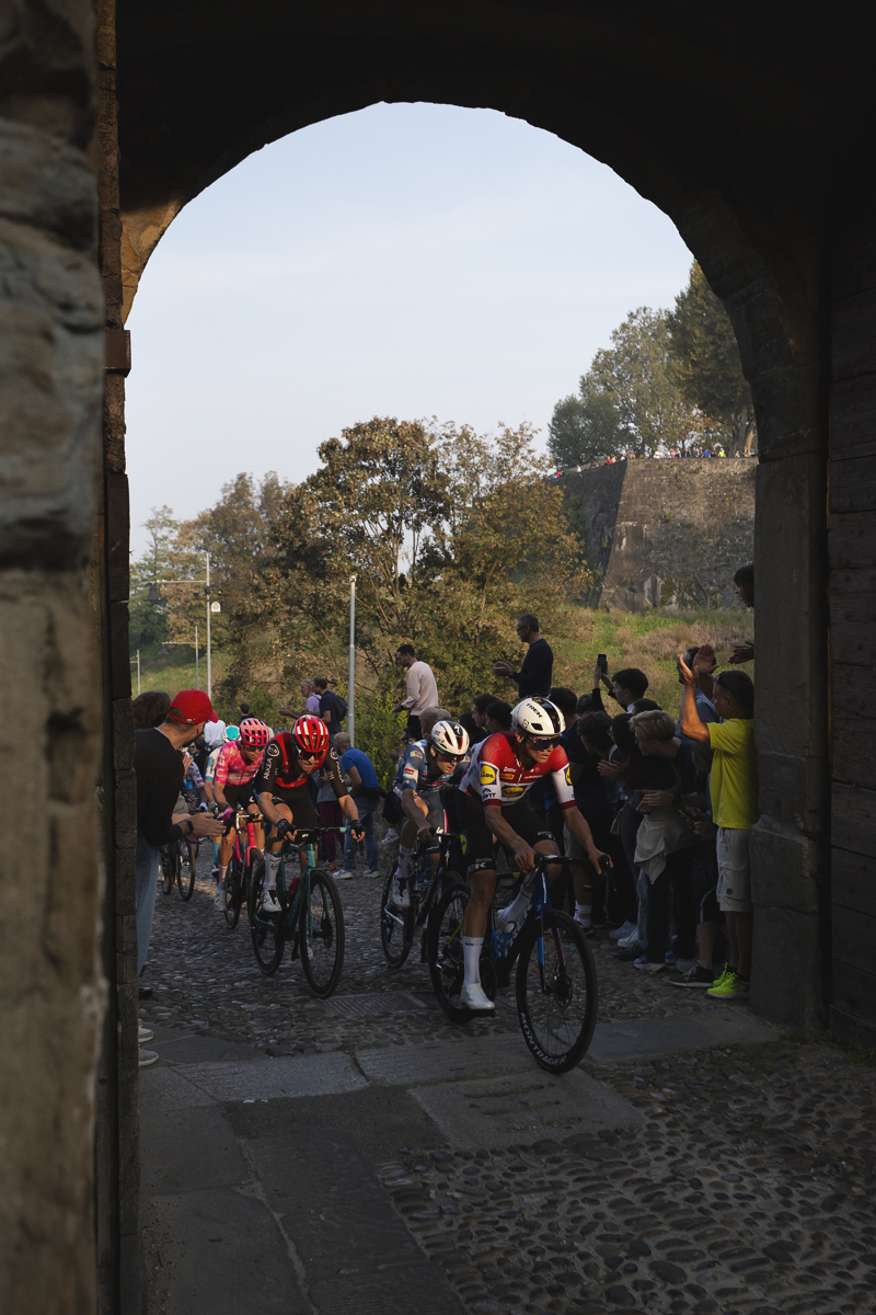 Il Lombardia 2025 - Riders are encouraged by supporters as they pass through the Porta San Lorenzo