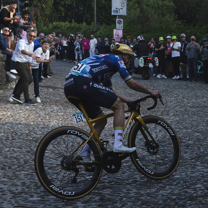 Il Lombardia 2025 - Remco Evenepoel is encouraged by enthusiastic fans as he makes his way onto the cobbled climb