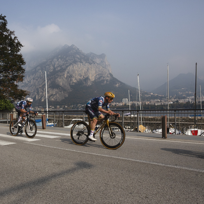Il Lombardia 2025 - Remco Evenepoel races through Malgrate along the shores of Lago di Lecco