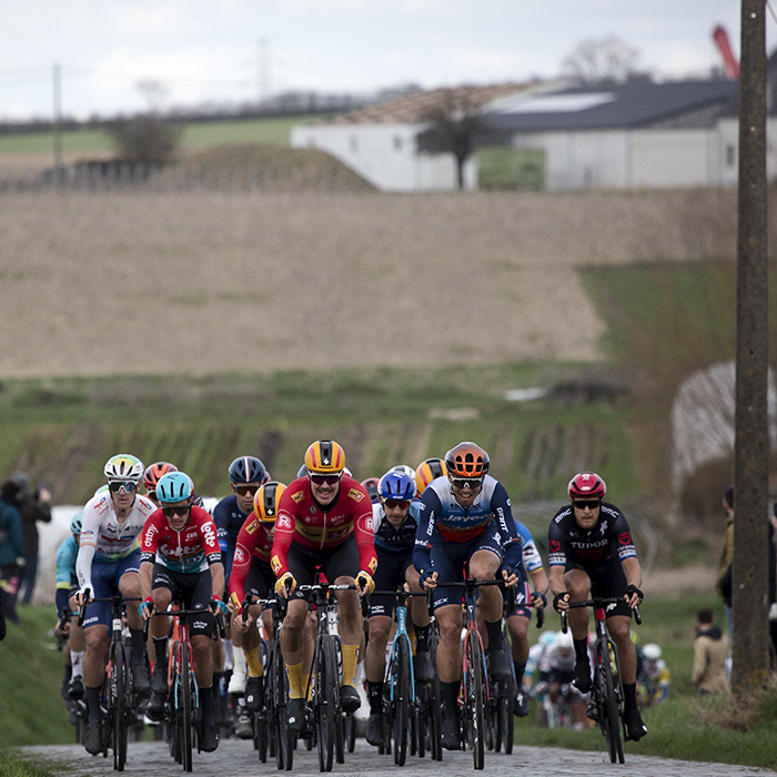 Kuurne Brussel Kuurne 2024 - A group of riders seen from the front as they make their way up Beerbosstraat