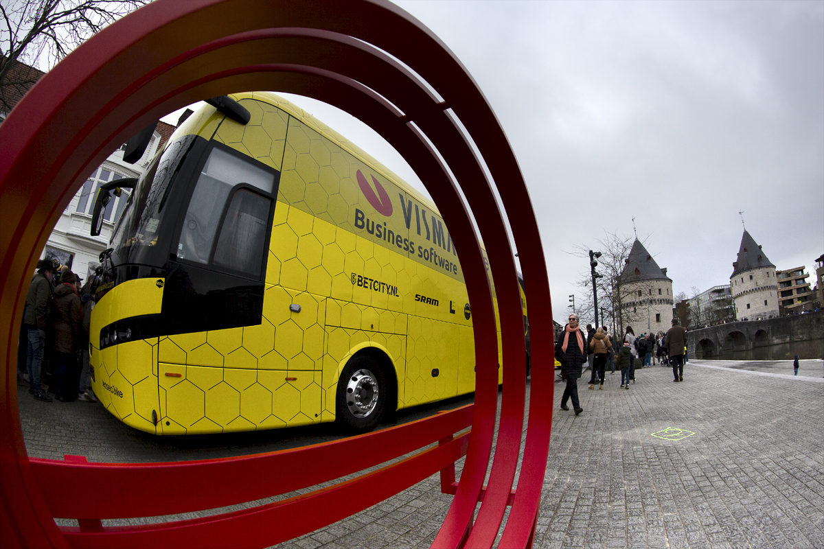 Kuurne Brussel Kuurne 2024 - Team Visma - Lease a Bike bus seen through a bench in the shape of the logo of the race
