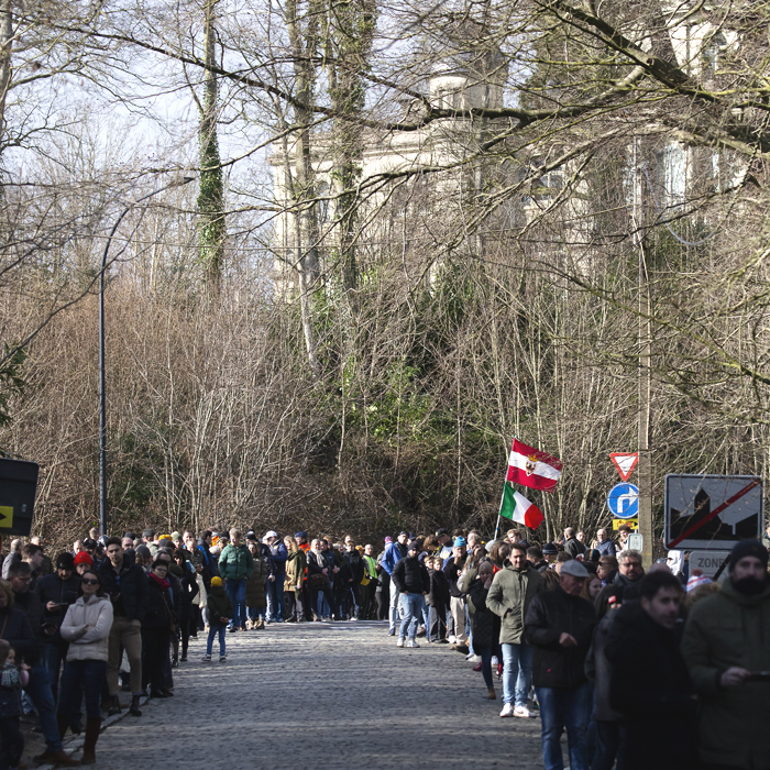 Kuurne Brussel Kuurne 2024 - Fans line Oude Kruisberg waiting for the race